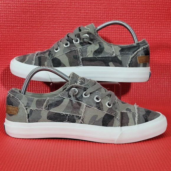 Blowfish Malibu Grey Camo Distressed Sneakers - Women's 8 - Picture 1 of 8